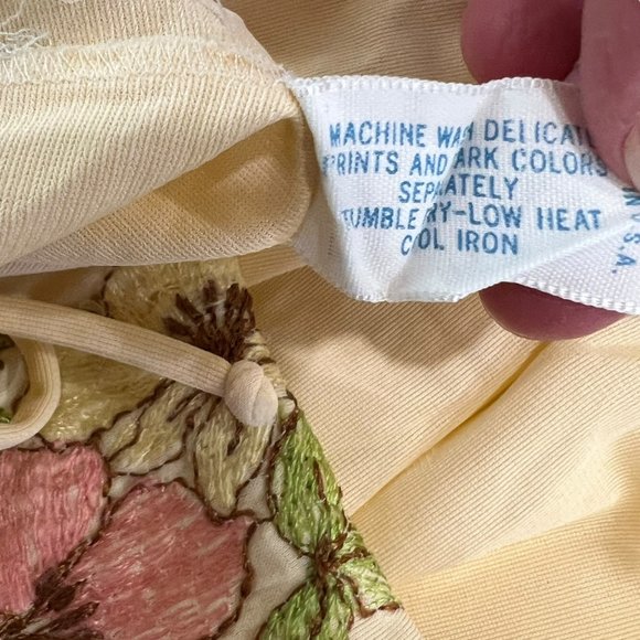 Vanity Fair Vintage Nylon Yellow Embroidered Flower Small Nightgown - Picture 3 of 9